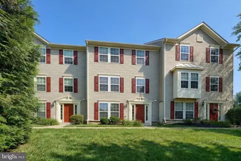 1144 Blue Bird Ln #18, York, PA 17402