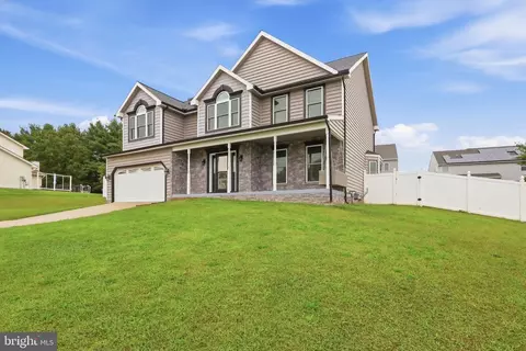 75 Lee St, Stewartstown, PA 17363