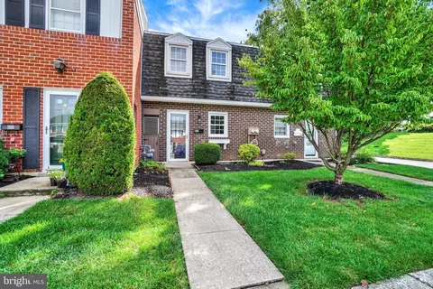 657 Colony Dr, York, PA 17404