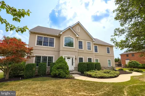 2623 Huntfield Dr, York, PA 17404
