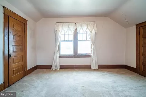 Bedroom - 33 W Maple St, East Prospect, PA 17317 photo 3 of 5