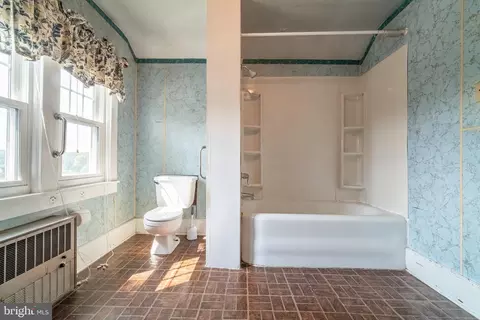 Bath - 33 W Maple St, East Prospect, PA 17317 photo 2 of 4