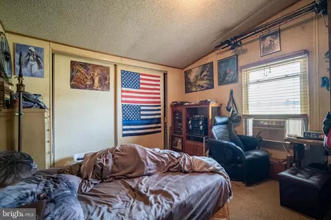 Bedroom - 33 W Maple St, East Prospect, PA 17317 photo 4 of 5