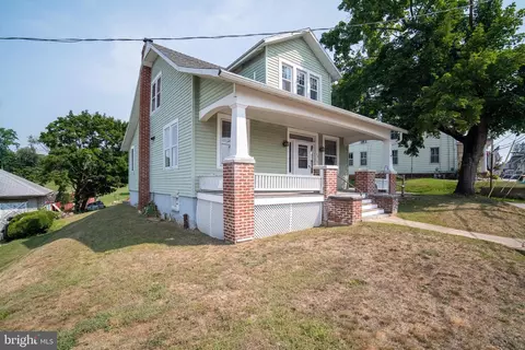 Exterior - 33 W Maple St, East Prospect, PA 17317 photo 2 of 4