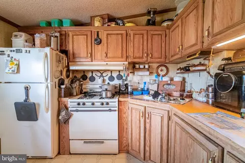 Kitchen - 33 W Maple St, East Prospect, PA 17317 photo 5 of 5