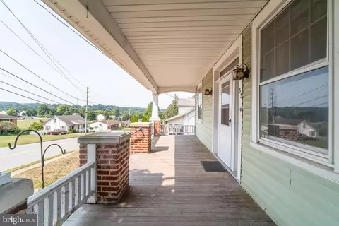 Exterior - 33 W Maple St, East Prospect, PA 17317 photo 3 of 4
