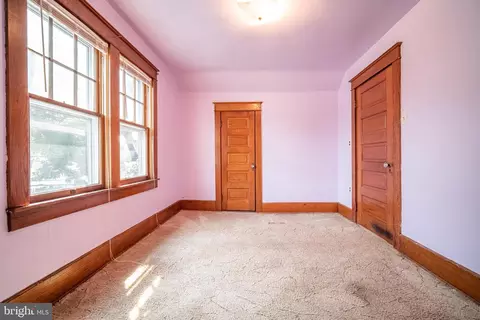 Bedroom - 33 W Maple St, East Prospect, PA 17317 photo 2 of 5