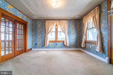 Living - 33 W Maple St, East Prospect, PA 17317 photo 1 of 2