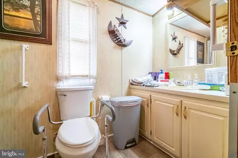 Bath - 33 W Maple St, East Prospect, PA 17317 photo 4 of 4