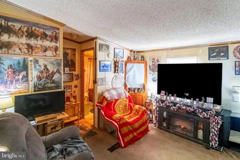 Entry Way - 33 W Maple St, East Prospect, PA 17317 photo 1 of 1