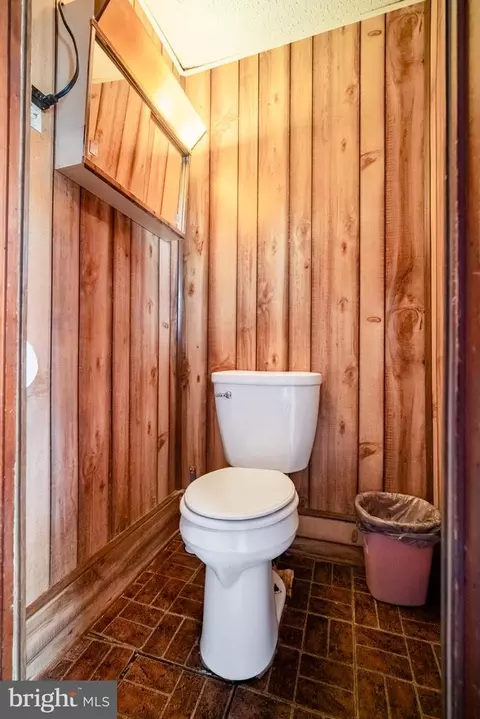 Bath - 33 W Maple St, East Prospect, PA 17317 photo 1 of 4
