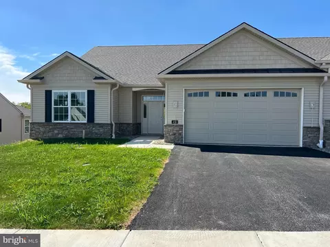 424 Ledge Rock Dr #18, York, PA 17402