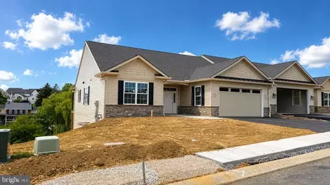 424 Ledge Rock Dr #18, York, PA 17402