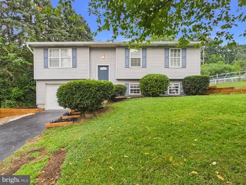 200 Canary Cir, York, PA 17404