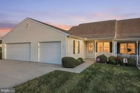 1403 Chami Dr #5, Spring Grove, PA 17362