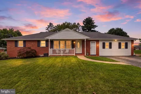 116 E Clearview Dr, Shrewsbury, PA 17361