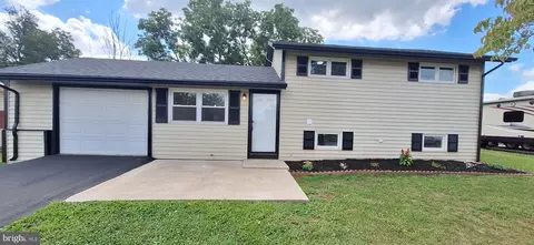 3140 Lark Dr, York, PA 17404