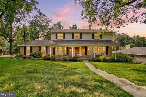 830 Pinehurst Rd, York, PA 17402