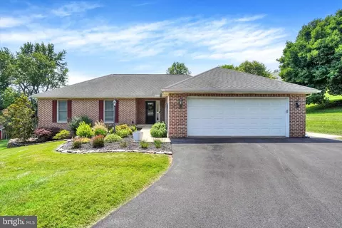 114 Park St, Seven Valleys, PA 17360