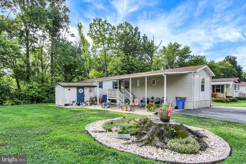 223 Waldorf Dr, York, PA 17404