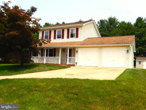 79 Lee St, Stewartstown, PA 17363