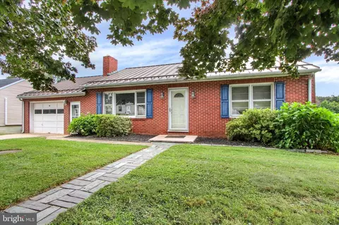 58 Main St, Yorkana, PA 17406