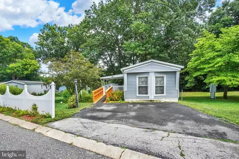 14 Cedar St, Manchester, PA 17345