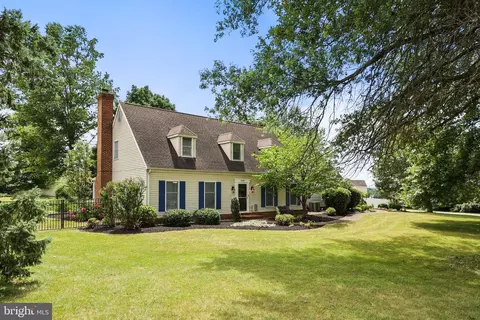 1575 Greenbriar Rd, York, PA 17404