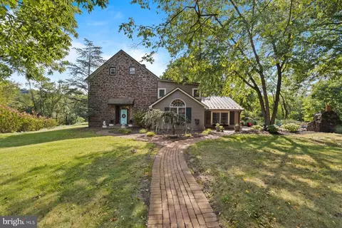 741 Wyndamere Rd, Lewisberry, PA 17339