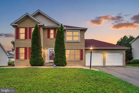 2720 Sparrow Dr, York, PA 17408