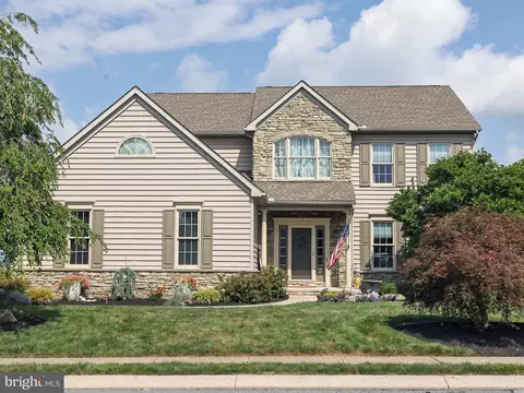 1345 Sterling Dr, York, PA 17404
