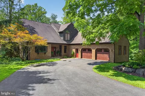 210 Kelly Ln, York, PA 17406