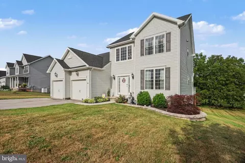 Exterior - 15 Cantera Way, Hanover, PA 17331 photo 4 of 13