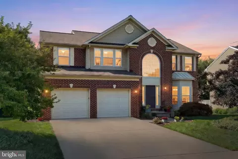 1065 Stone Gate Dr, York, PA 17406