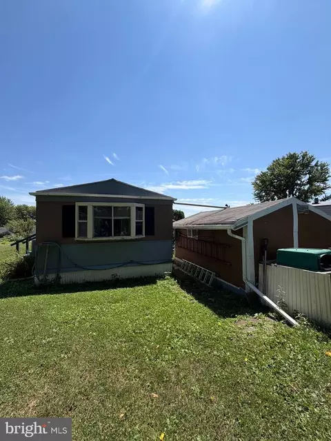 427 Waldorf Dr, York, PA 17404
