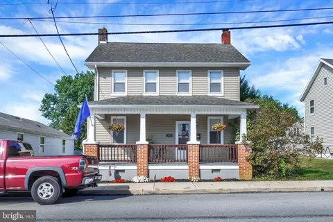 24 N Main St, East Prospect, PA 17317