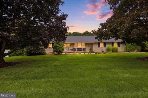 11 Springwood Ave, Stewartstown, PA 17363