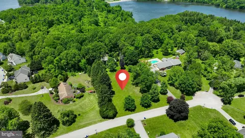 5360 Rayma Dr, York, PA 17407