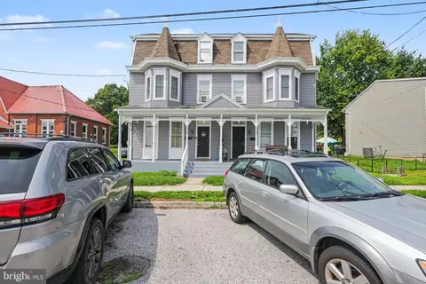 110 N York St, Etters, PA 17319