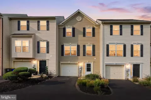 266 Country Ridge Dr, Red Lion, PA 17356