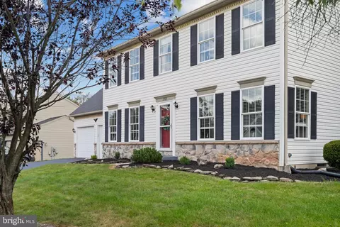 2768 Sparrow Dr, York, PA 17408