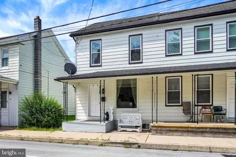 46 S York St, Etters, PA 17319