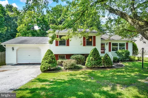 15 Loop Dr, Hanover, PA 17331