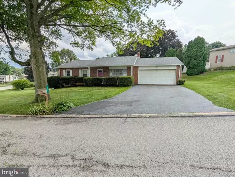 32 Strassburg Cir, Shrewsbury, PA 17361