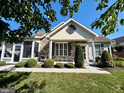 102 S Alpine Dr #25C, York, PA 17408