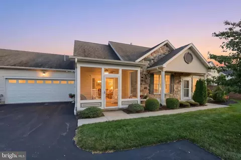 102 S Alpine Dr #25C, York, PA 17408