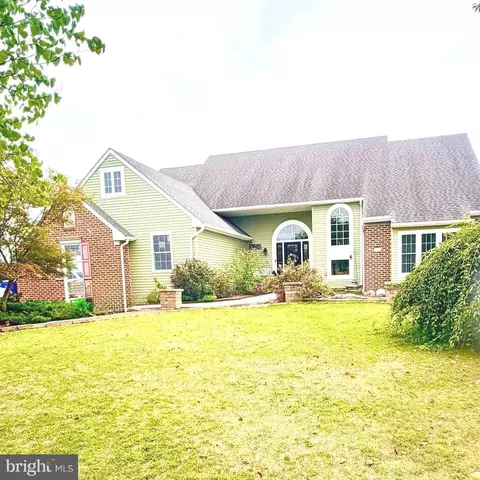 206 Fairview Dr, Hanover, PA 17331