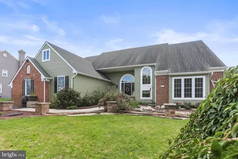 206 Fairview Dr, Hanover, PA 17331