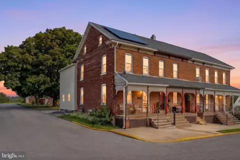 95 N East St, Spring Grove, PA 17362