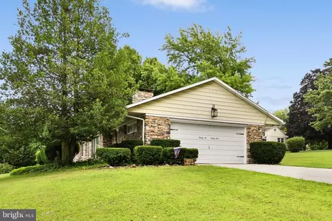 2621 Vireo Rd, York, PA 17403
